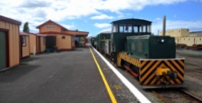 The train with the Waihi station